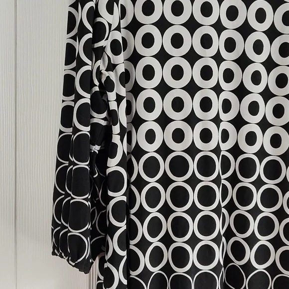 Studio 1940 - Black and White Design Top - Plus Size - 18/20 - EUC - Picture 9 of 9